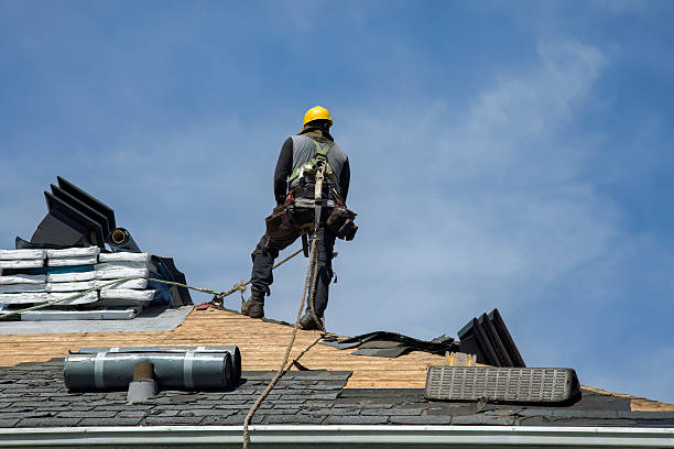 Professional Roofing technician working in Pearblossom, CA